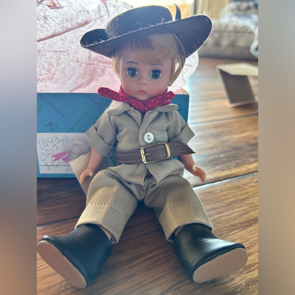 Madame Alexander Miniature Showcase Australia doll. As Pictured. Great Condition